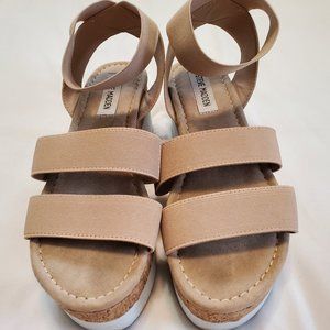 Used-Like New Steve Madden Cork Platform/Wedge Flat Sandals in Khaki Size 7